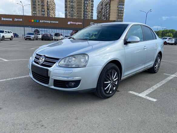 2010 Volkswagen Jetta V, серебристый, 630000 рублей