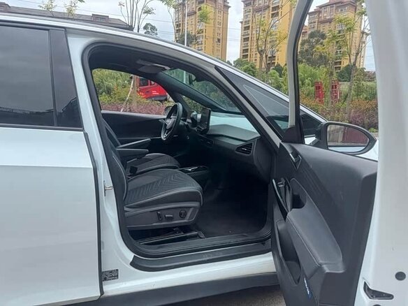 2025 Volkswagen ID.3 57.3 kWh I, белый - вид 8