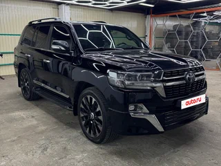 2018 Toyota Land Cruiser 200 Series Рестайлинг 2, чёрный, 7500000 рублей, вид 2