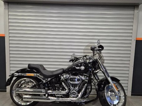 2023 Harley-Davidson Fat Boy, чёрный, 3250000 рублей, вид 2