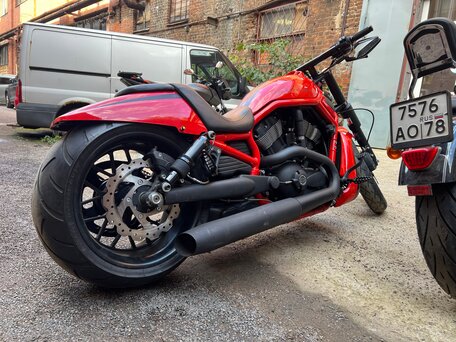 2008 Harley-Davidson V-Rod, красный, 2100000 рублей, вид 4