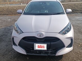 2021 Toyota Yaris IV, белый, 1050000 рублей, вид 1