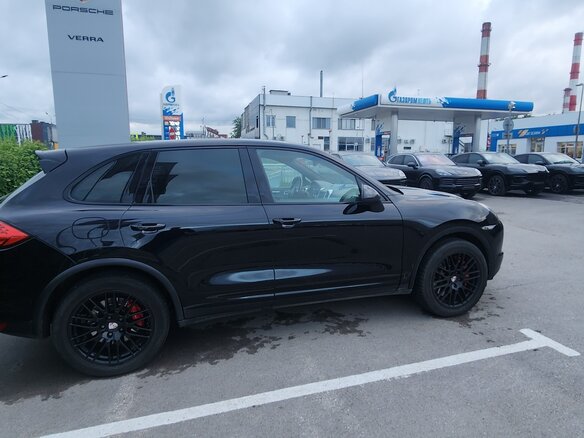 2012 Porsche Cayenne Turbo II (958), чёрный - вид 3