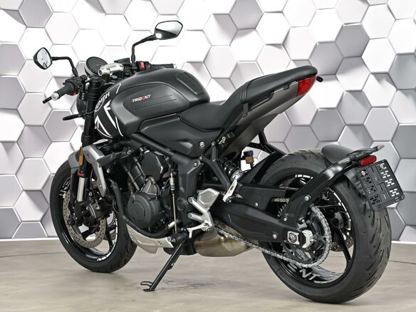 2021 Triumph Trident 660, чёрный, 727000 рублей - вид 7