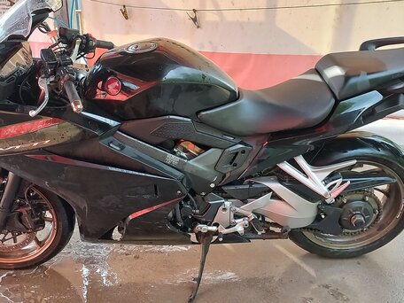 2017 Honda VFR 800, чёрный, 699000 рублей, вид 4