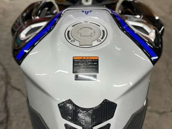 2021 Yamaha MT-10SP, серебристый, 1780000 рублей - вид 9