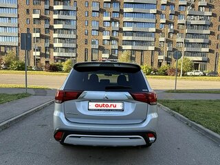 2021 Mitsubishi Outlander III Рестайлинг 3, серебристый, 2935000 рублей, вид 5