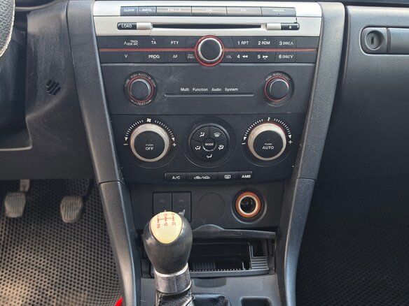 2005 Mazda 3 I (BK), красный - вид 9