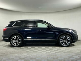 2019 Volkswagen Touareg III, чёрный, 6089000 рублей, вид 4