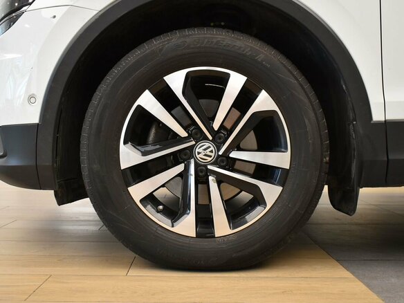 2019 Volkswagen Tiguan II, белый - вид 27