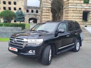 2020 Toyota Land Cruiser 200 Series Рестайлинг 2, чёрный, 8900000 рублей, вид 1