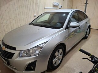 2013 Chevrolet Cruze I Рестайлинг, серебристый, 800000 рублей, вид 2