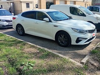 2019 Kia Optima IV Рестайлинг, белый, 1100000 рублей, вид 3