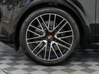 2026 Porsche Cayenne GTS III Рестайлинг, чёрный, 24590000 рублей, вид 3