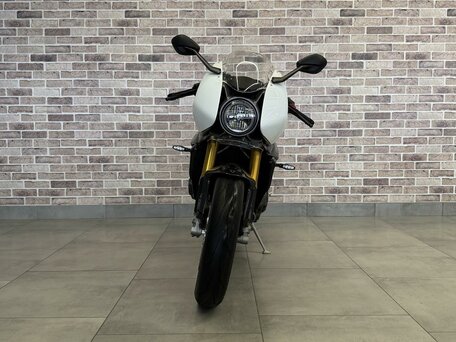 2023 Triumph Speed Triple, белый, 1472000 рублей, вид 4