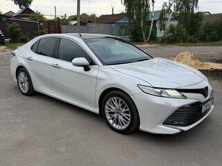 2020 Toyota Camry VIII (XV70), белый, 2850000 рублей, вид 3