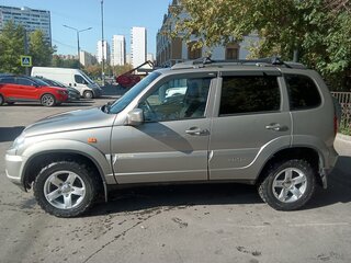2017 Chevrolet Niva I Рестайлинг, серый, 614000 рублей, вид 4