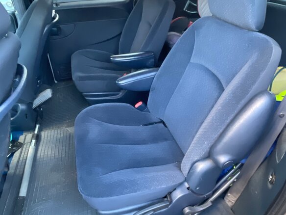 2001 Dodge Caravan IV, серебристый, 227000 рублей - вид 16