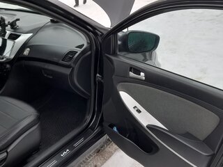 2012 Hyundai Solaris I, чёрный, 540000 рублей, вид 5