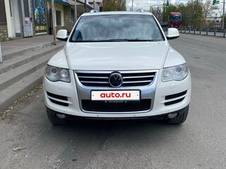 2009 Volkswagen Touareg I Рестайлинг, белый, 1435000 рублей, вид 3