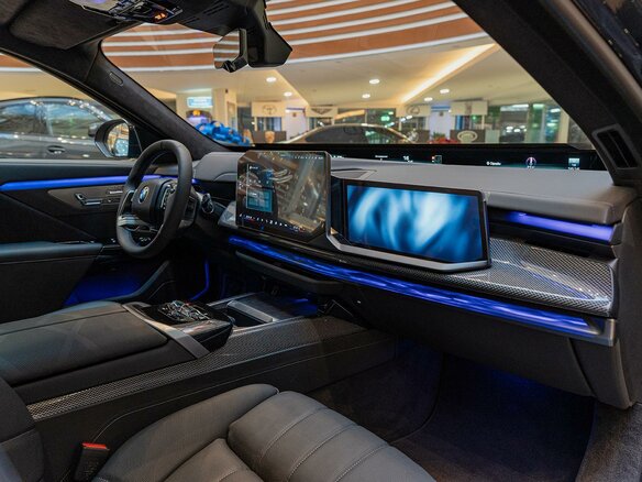 2026 BMW 7 серии 740 xDrive VII (G70) Рестайлинг, синий, 24190000 рублей - вид 12