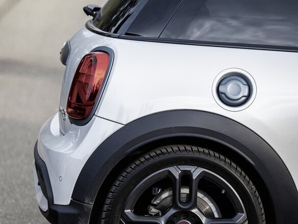 2022 Mini Hatch Cooper S III (F55/F56) Рестайлинг 2, серый, 3950000 рублей - вид 16