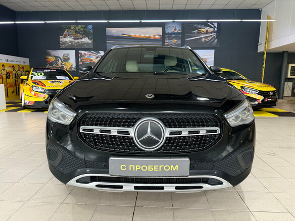 2020 Mercedes-Benz GLA 200 II (H247), чёрный - вид 1