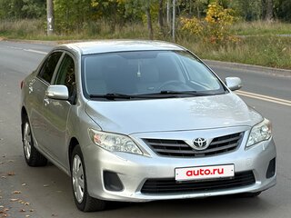 2010 Toyota Corolla X (E140, E150) Рестайлинг, серебристый, 665000 рублей, вид 3