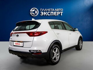 2019 Kia Sportage IV Рестайлинг, белый, 1650000 рублей, вид 4