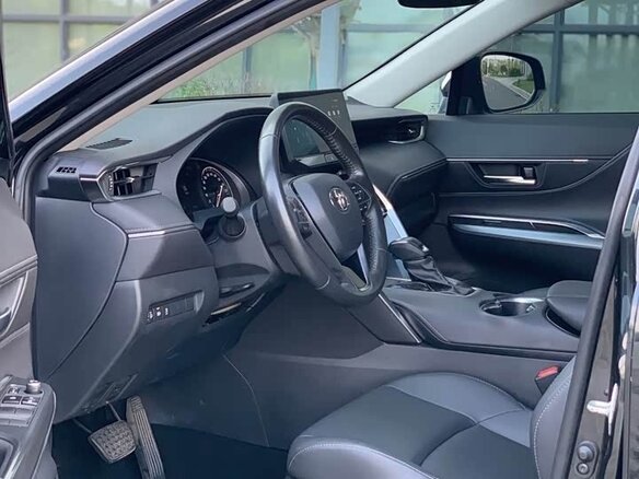 2025 Toyota Venza II, чёрный, 4282000 рублей - вид 9