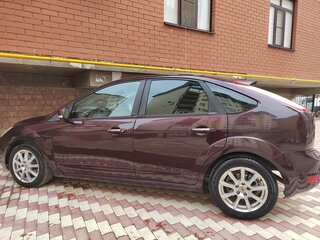 2010 Ford Focus II Рестайлинг, фиолетовый, 570000 рублей, вид 4