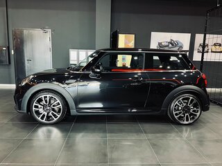 2023 Mini Hatch Cooper S III (F55/F56) Рестайлинг 2, чёрный, 5490000 рублей, вид 2