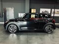 2023 Mini Hatch Cooper S III (F55/F56) Рестайлинг 2, чёрный - вид 1