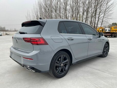 2021 Volkswagen Golf VIII, серый, 2020000 рублей, вид 4