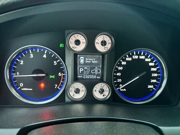 2010 Lexus LX 570 III, чёрный, 4150000 рублей - вид 10