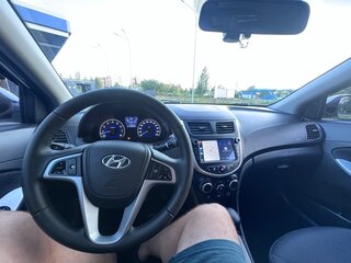 2013 Hyundai Solaris I, белый, 900000 рублей, вид 5