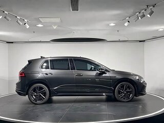 2022 Volkswagen Golf VIII, чёрный, 1970000 рублей, вид 5