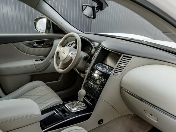 2009 Infiniti FX35 II (S51), белый, 1550000 рублей - вид 13