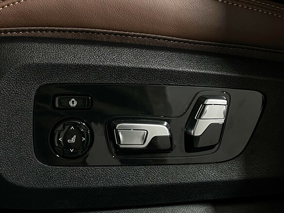 2026 BMW X7 M60i I (G07) Рестайлинг, чёрный, 22500000 рублей - вид 25