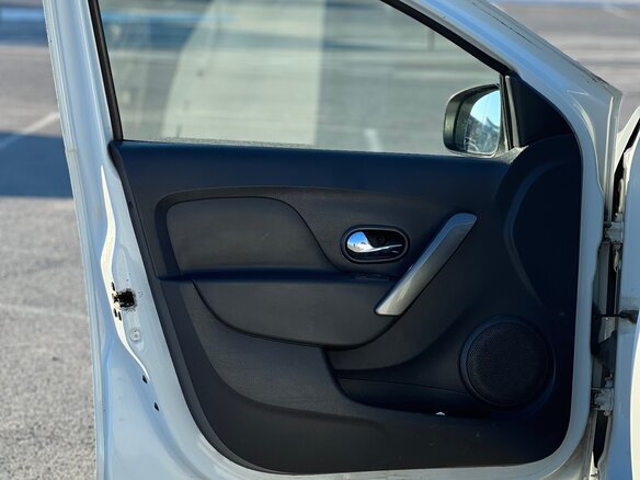 2014 Renault Logan II, белый, 328000 рублей - вид 16