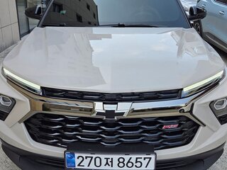 2023 Chevrolet TrailBlazer III Рестайлинг, серый, 1700000 рублей, вид 3