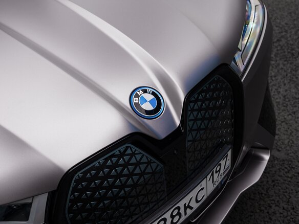 2022 BMW iX xDrive40 I (I20), серый, 7900000 рублей - вид 5