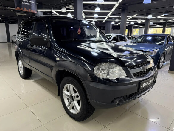 2011 Chevrolet Niva I Рестайлинг, чёрный, 270000 рублей - вид 2