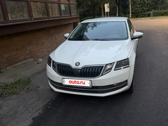 2018 Skoda Octavia III (A7) Рестайлинг, белый, 2040000 рублей - вид 2