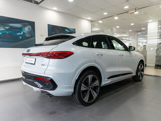 2025 Audi Q5 Sportback TFSI quattro S tronic II (GU), белый, 8550000 рублей, вид 4