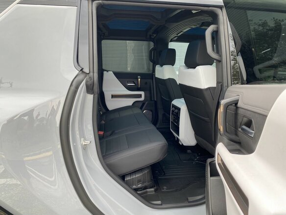 2024 GMC Hummer EV, серый, 18000000 рублей - вид 16