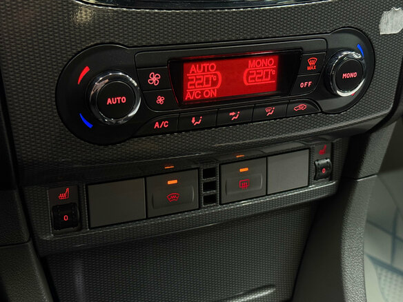 2010 Ford Focus II Рестайлинг, чёрный - вид 14