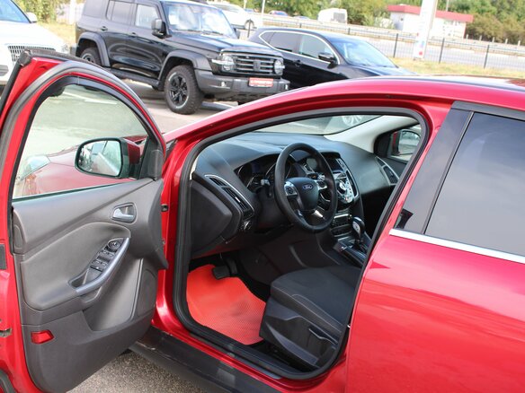 2012 Ford Focus III, красный - вид 9