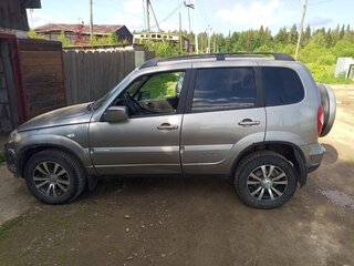 2011 Chevrolet Niva I Рестайлинг, серый, 495000 рублей, вид 3