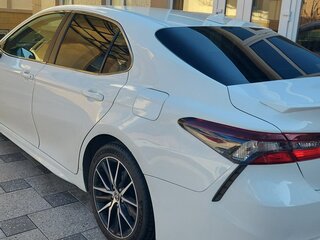2021 Toyota Camry US Market VIII (XV70) Рестайлинг, белый, 2230000 рублей, вид 2